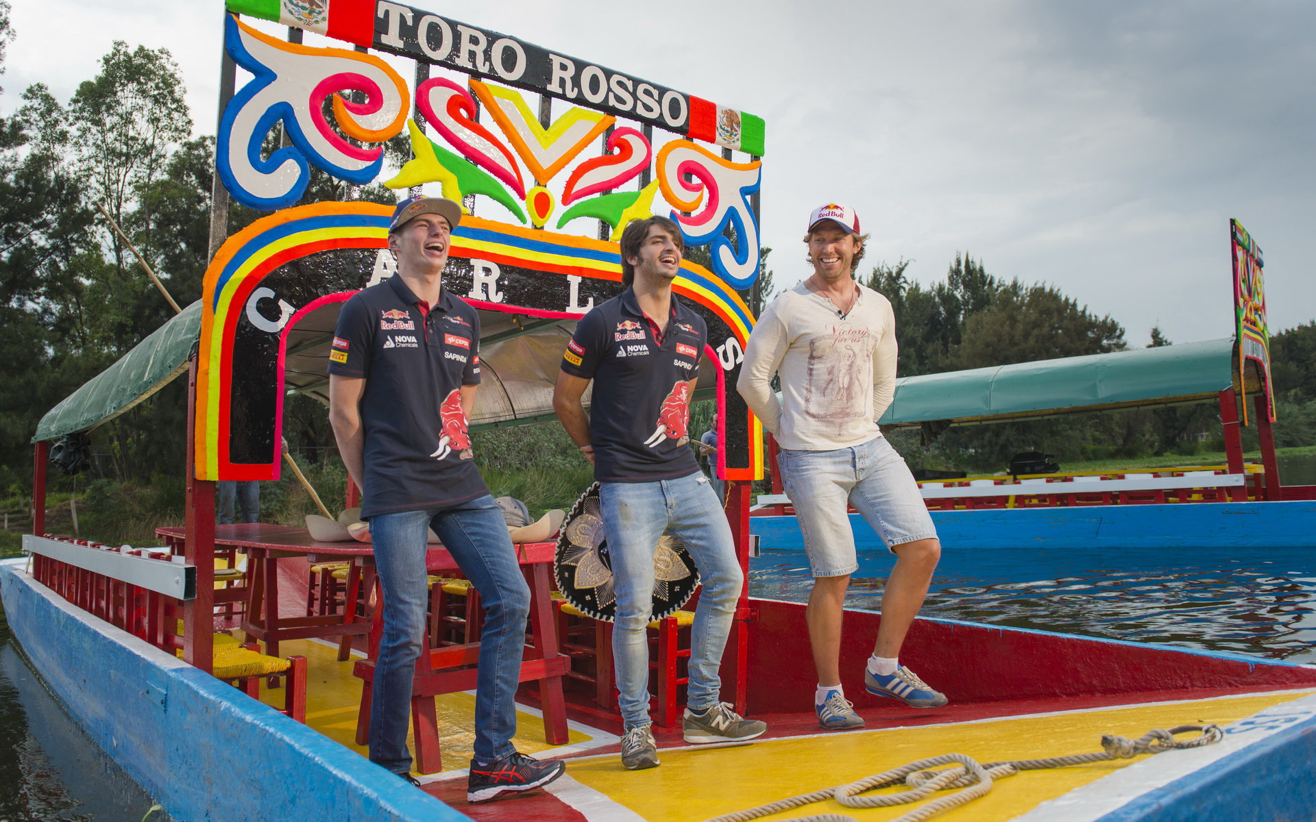 Carlos Sainz a Max Verstappen v Mexiku