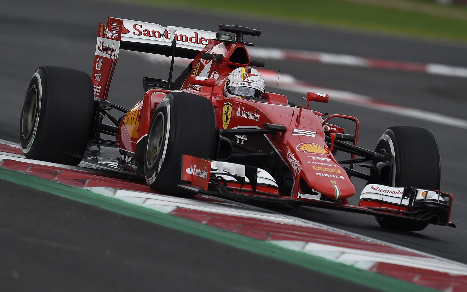 Loňský závod v Mexiku Vettel ukončil nárazem do bariéry