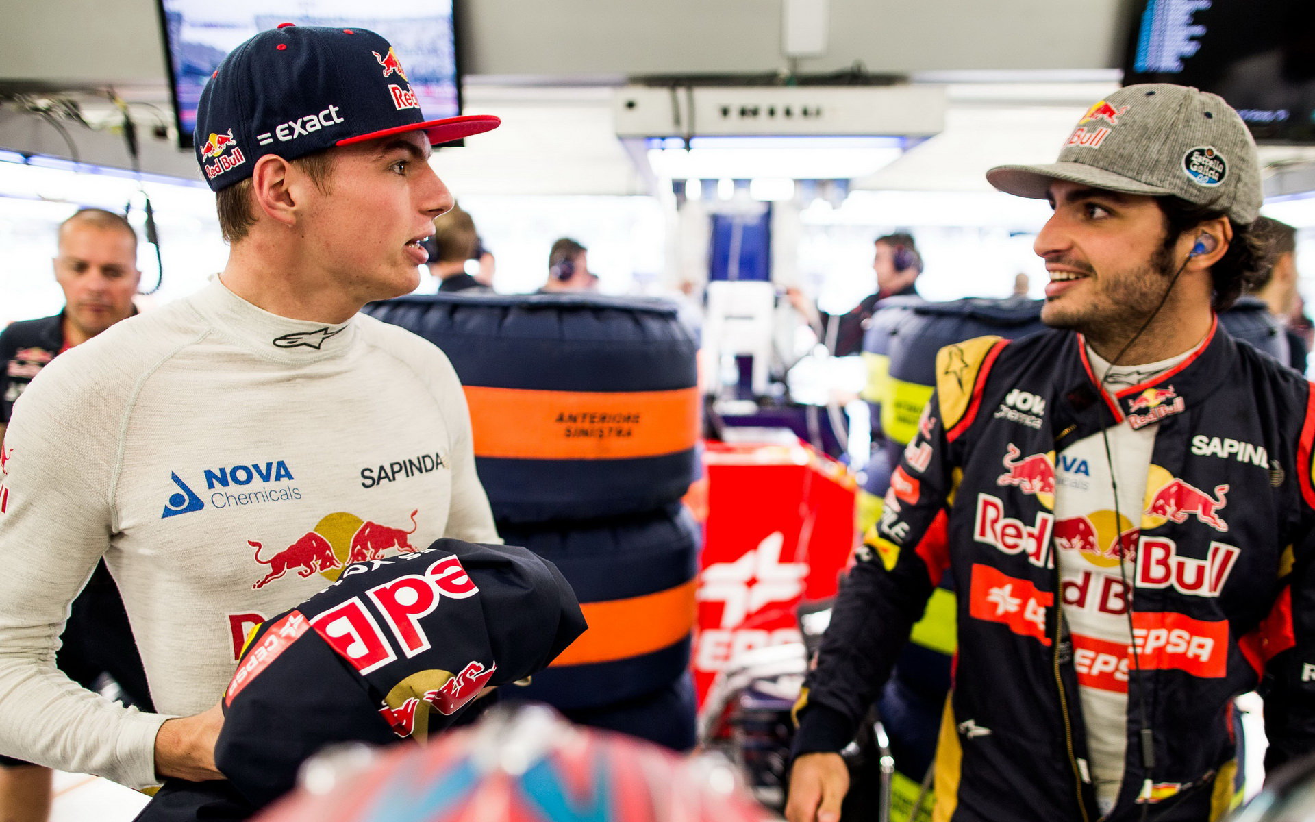Max Verstappen a Carlos Sainz v Mexiku