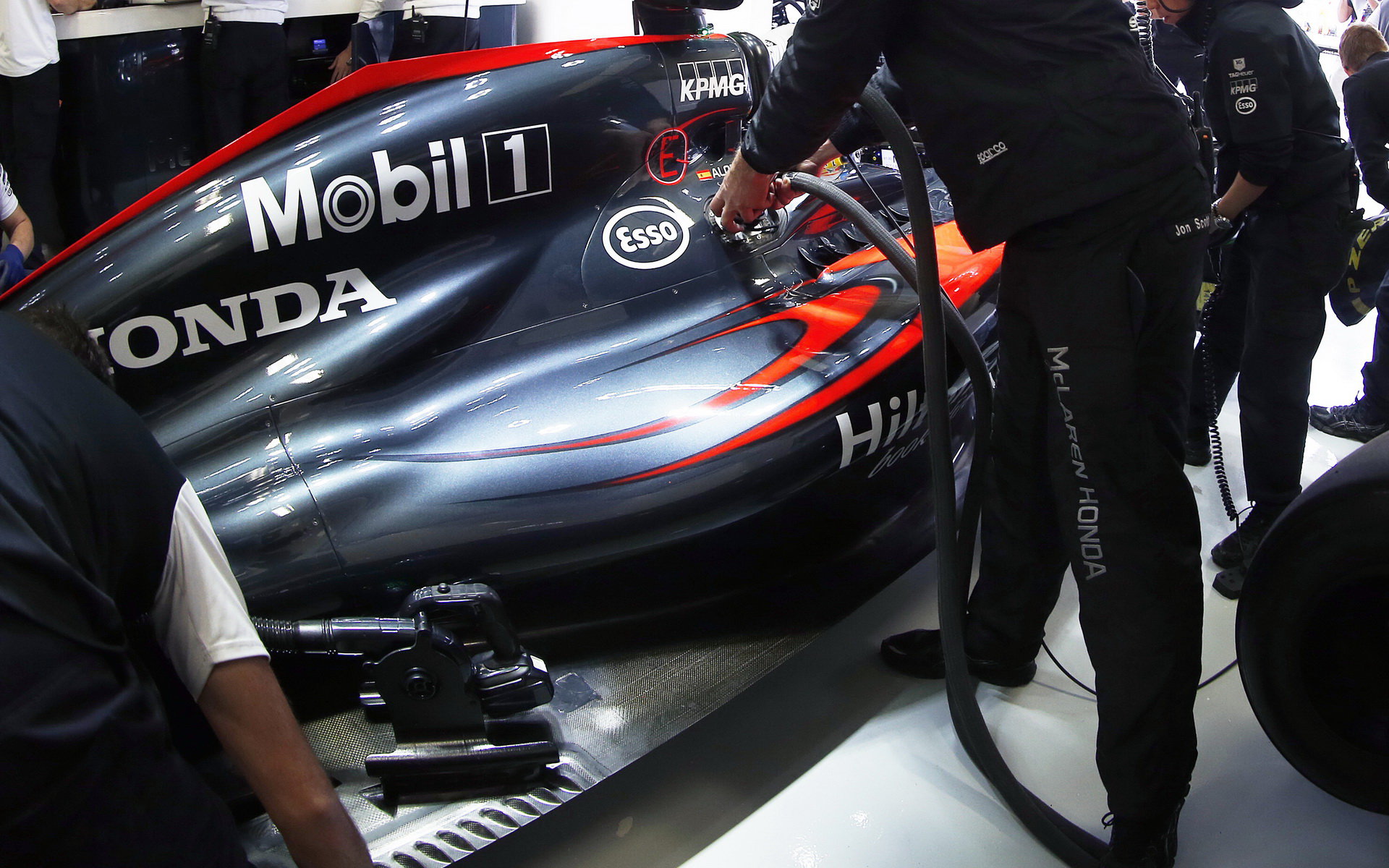 Bočnice vozu McLaren MP4-30 Honda v Mexiku