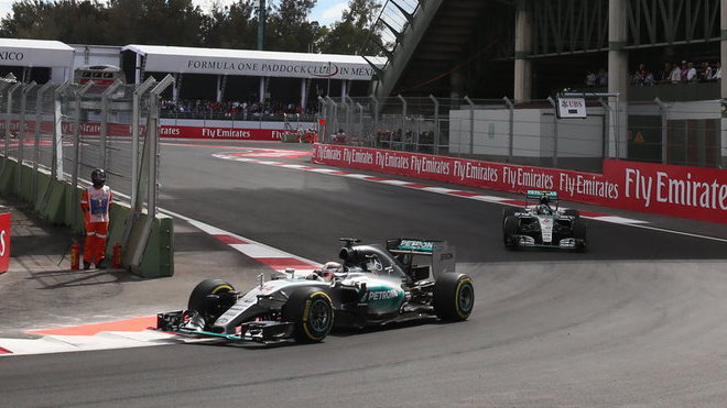 Lewis Hamilton a Nico Rosberg měli v Mexiku co povídat