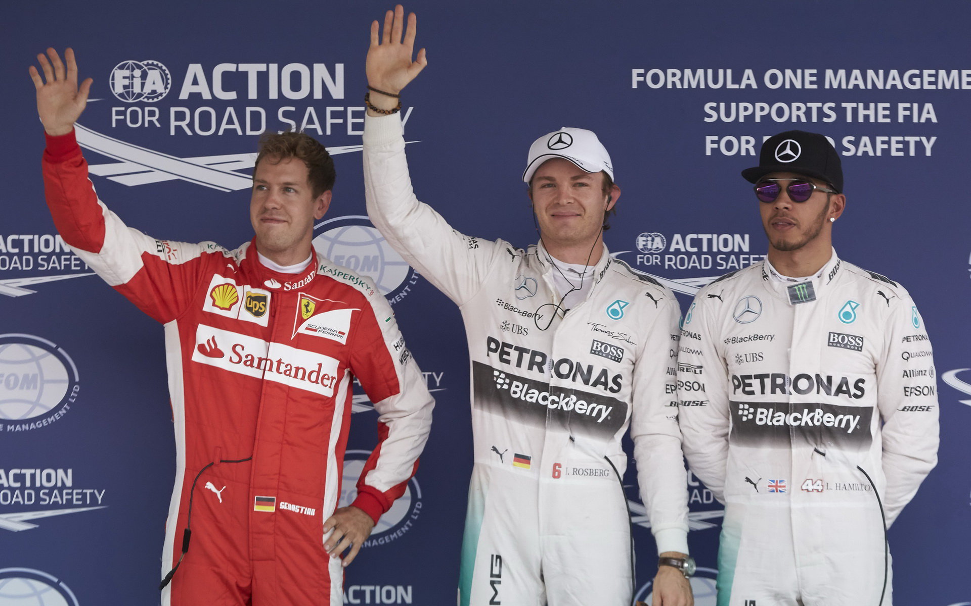 Nico Rosberg, Lewis Hamilton a Sebastian Vettel po kvalifikaci v Mexiku