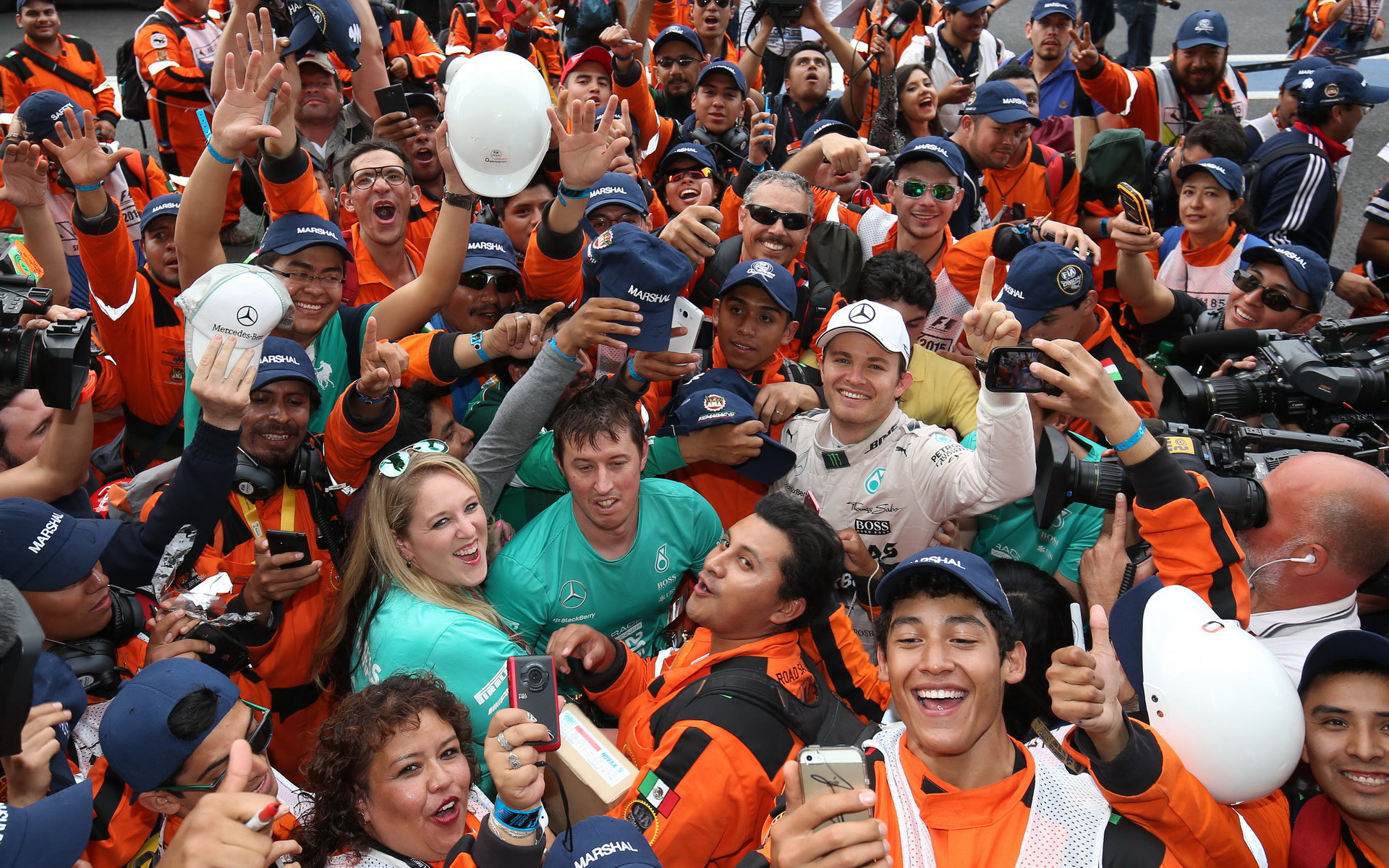 Nico Rosberg s fanoušky v Mexiku