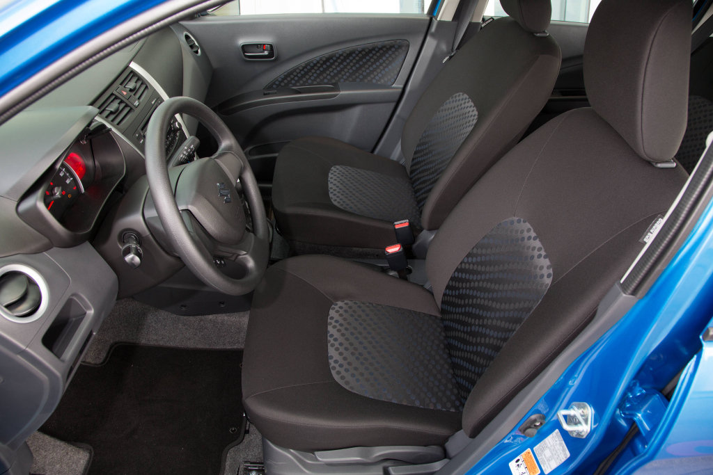 Přední sedadla nemají nikterak výraznou boční oporu, Suzuki Celerio.