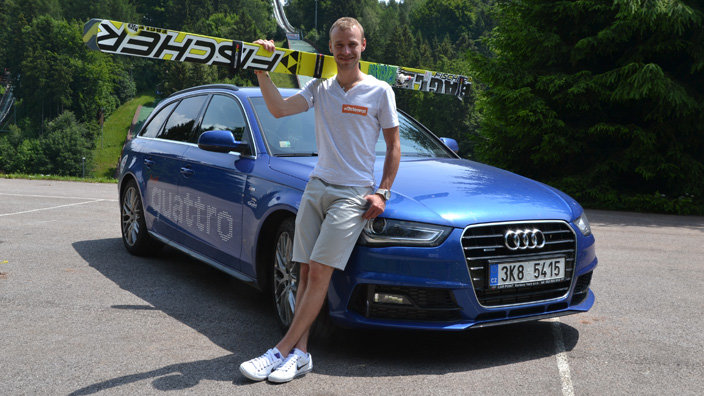 Nejlepší český skokan na lyžích současnosti, Roman Koudelka, se svou Audi A4 Avant