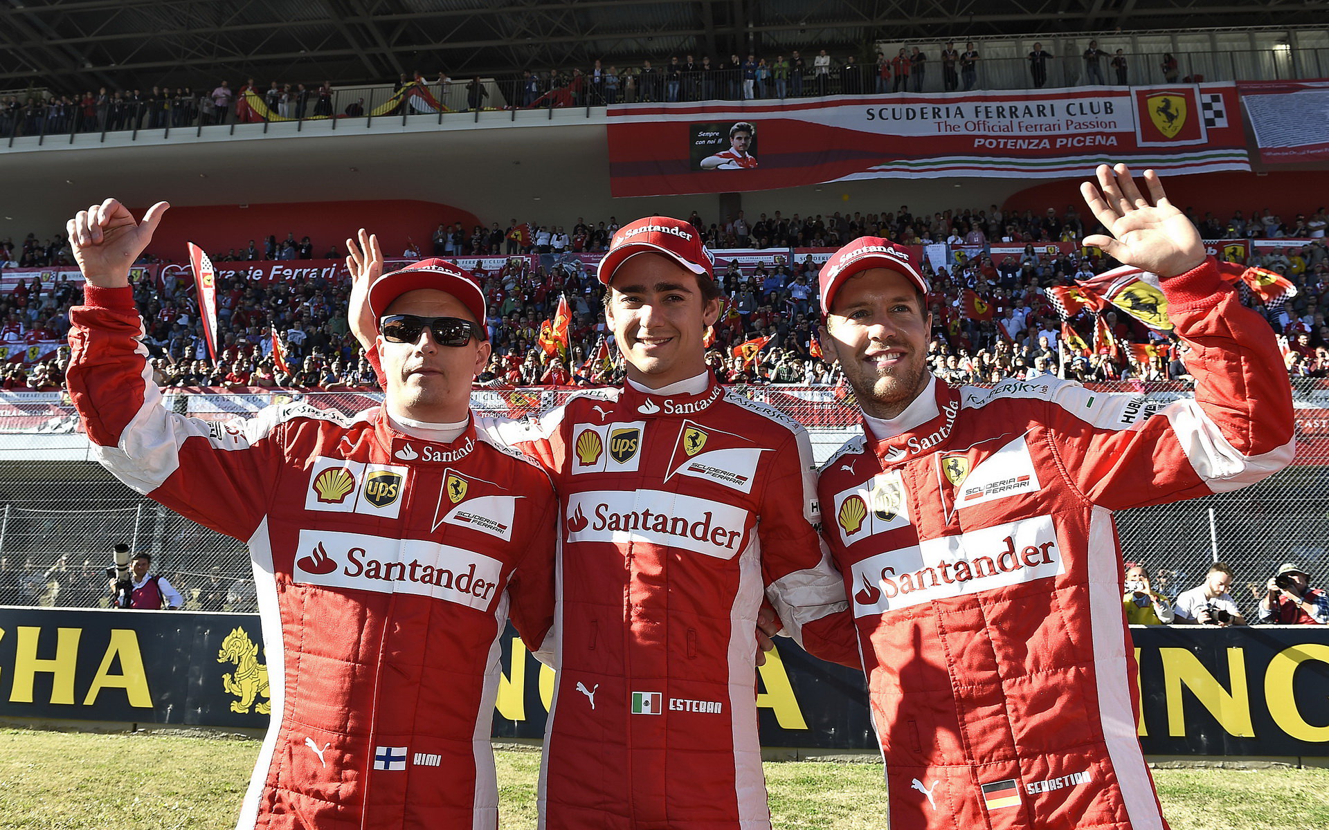 Kimi Räikkönen, Esteban Gutiérrez a Sebastian Vettel při Finali Mondiali