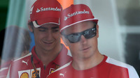 Esteban Gutiérrez a Kimi Räikkönen v Brazílii