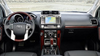 V nejvyšší výbavě nechybí ani navigace, Toyota Land Cruiser.