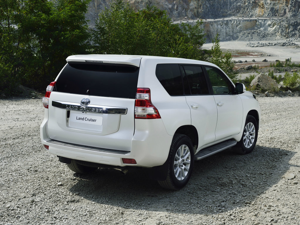 Vedle pětidveřové karosérie je v nabídce i třídvířko, Toyota Land Cruiser.