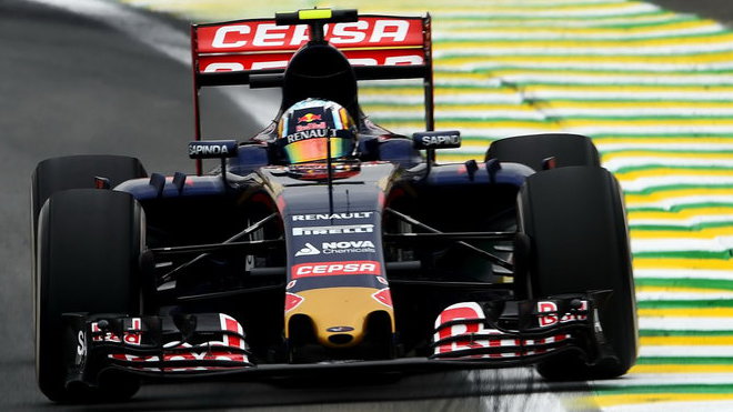 Carlos Sainz v Brazílii ujel v závodě symbolickou vzdálenost