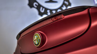 Vyjímající se logo automobilky, Alfa Romeo 4C La Furiosa.