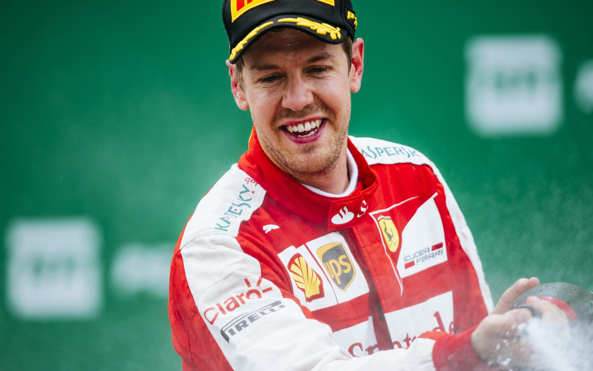 Sebastian Vettel se raduje z třetího místa v Brazílii