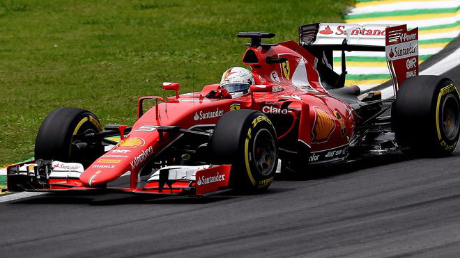 Sebastian Vettel s Ferrari v Brazílii