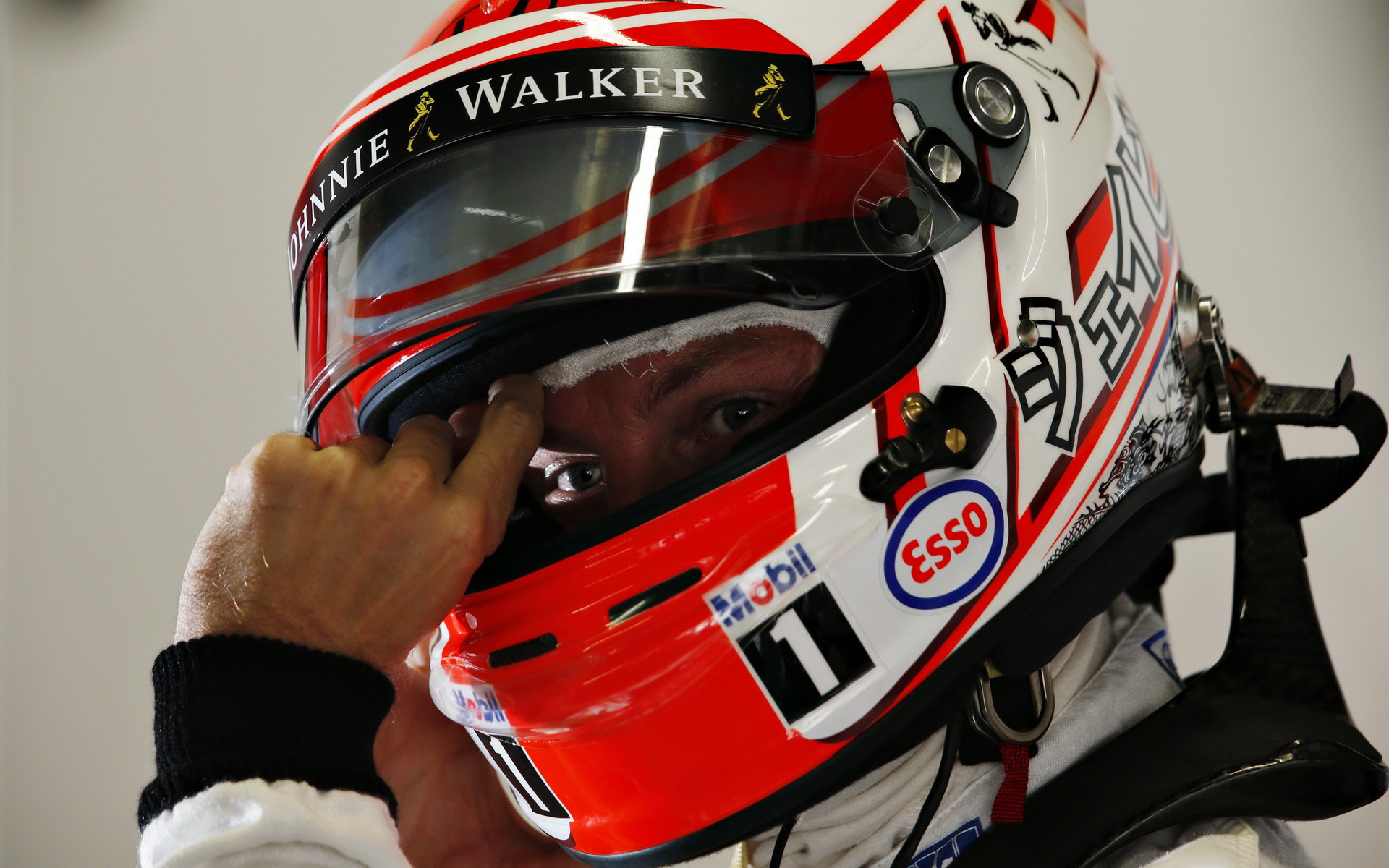 Jenson Button žádá fanoušky o pomoc, zvolí design 2015?