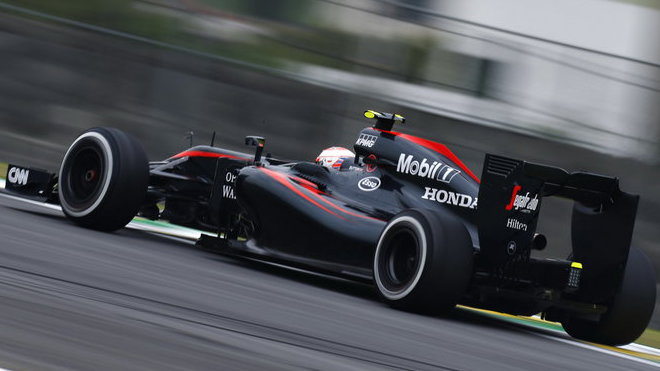 McLaren by uvítal více volnosti, aby mohl rychleji stahovat náskok Mercedesu