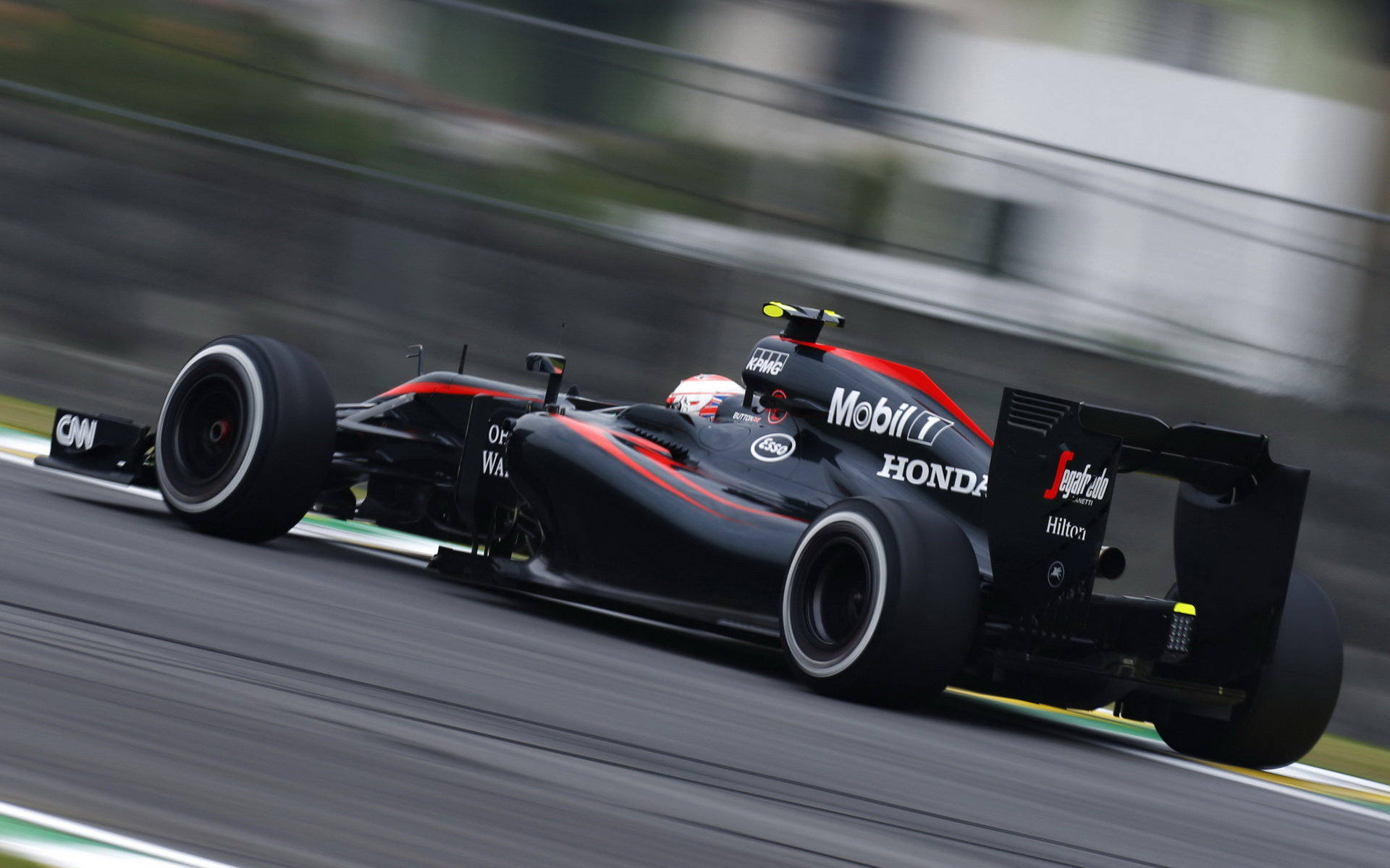 McLaren by uvítal více volnosti, aby mohl rychleji stahovat náskok Mercedesu
