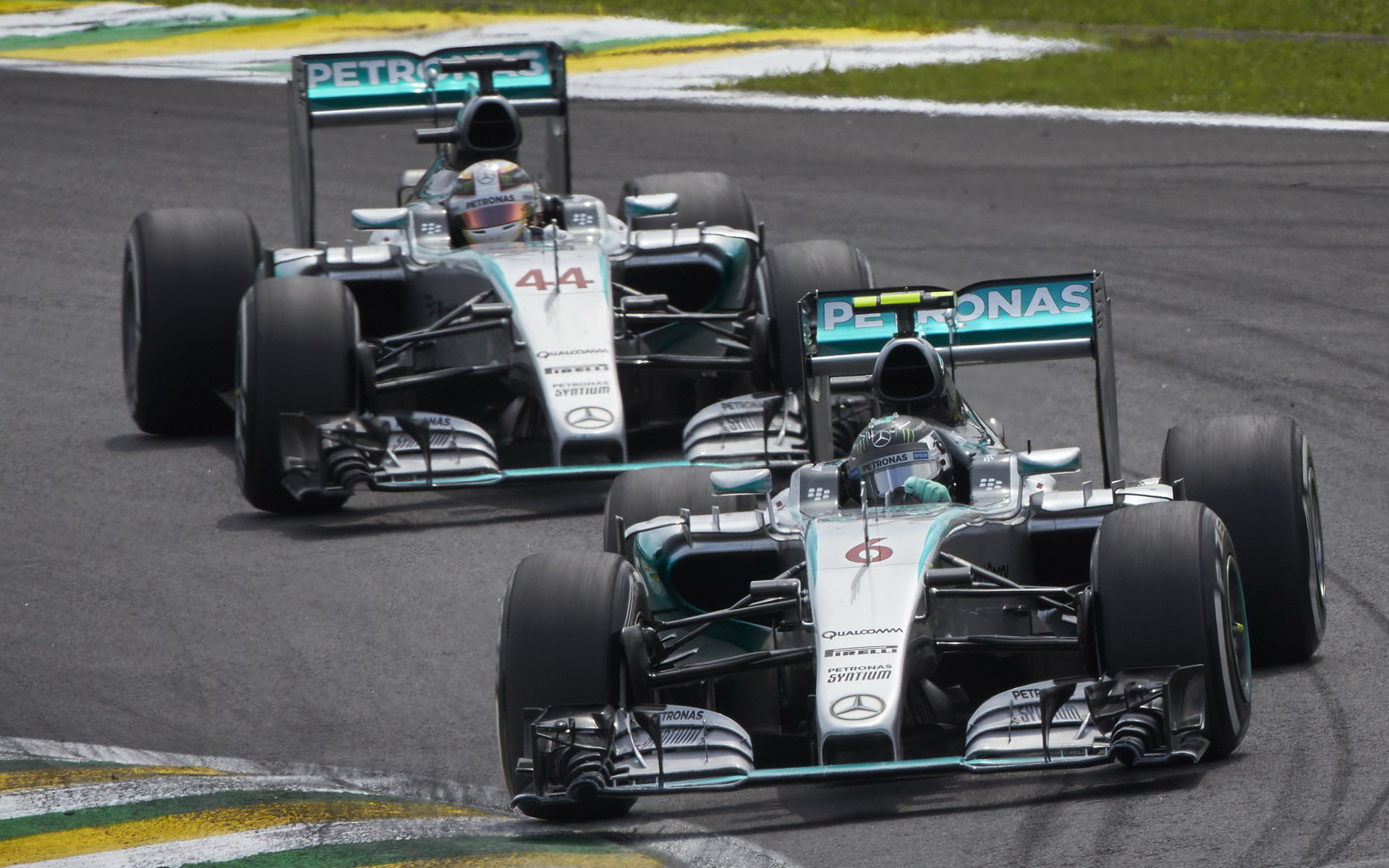 Nico Rosberg ve druhém tréninku oplácí Hamiltonovi "porážku" z předchozí části