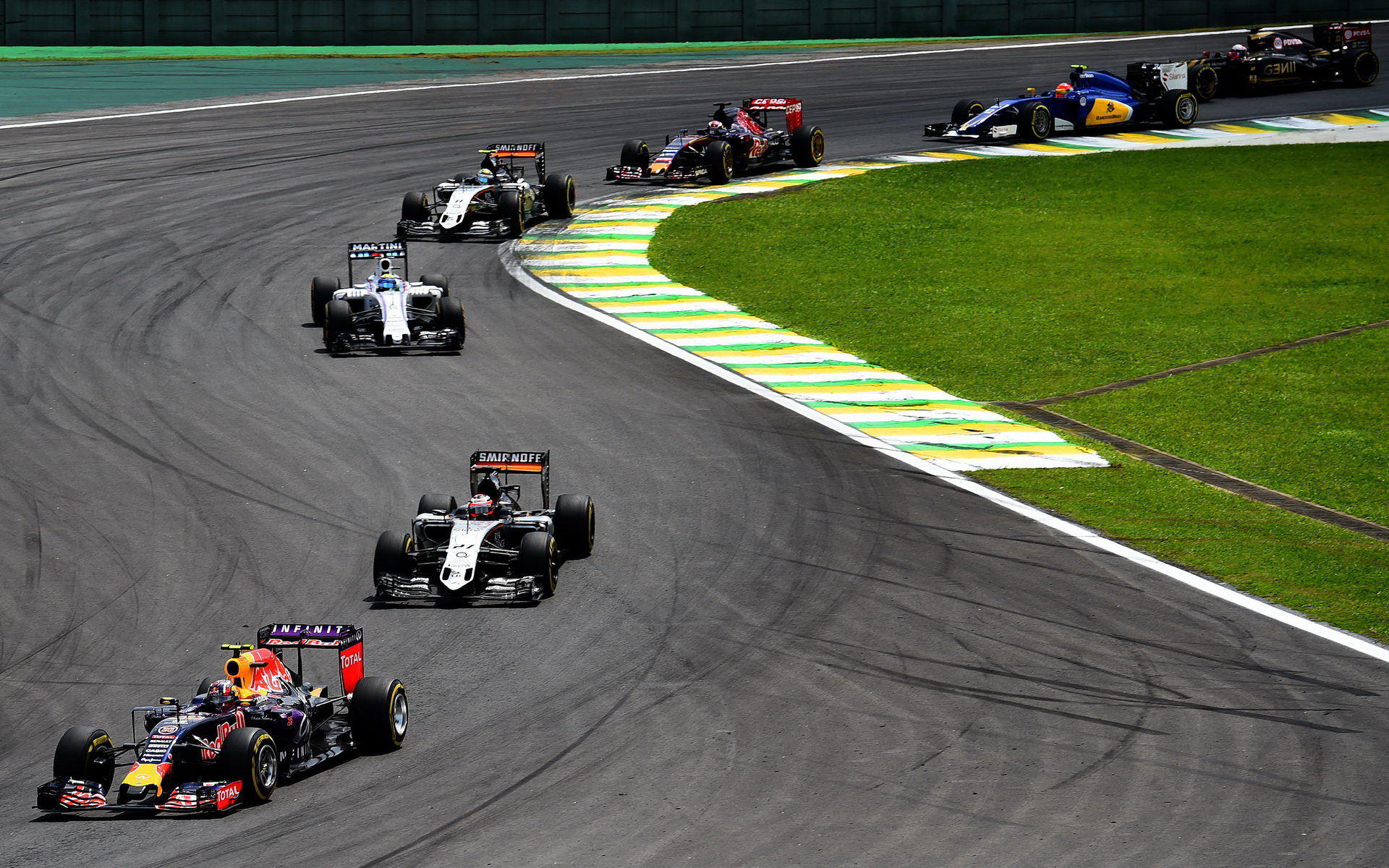 Kjat a Verstappen dojeli na bodech, Ricciardo mimo první desítku, Sainz skončil záhy po startu