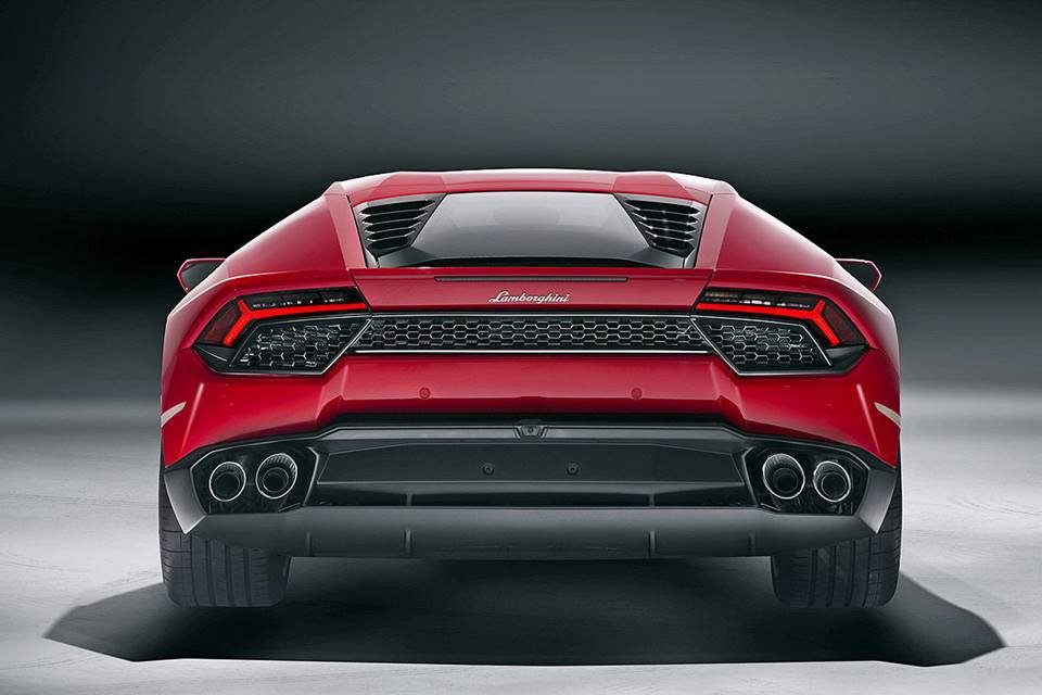 V zadní části mimo jiné chybí vysouvací spoiler, Lamborghini Huracán LP 580-2.