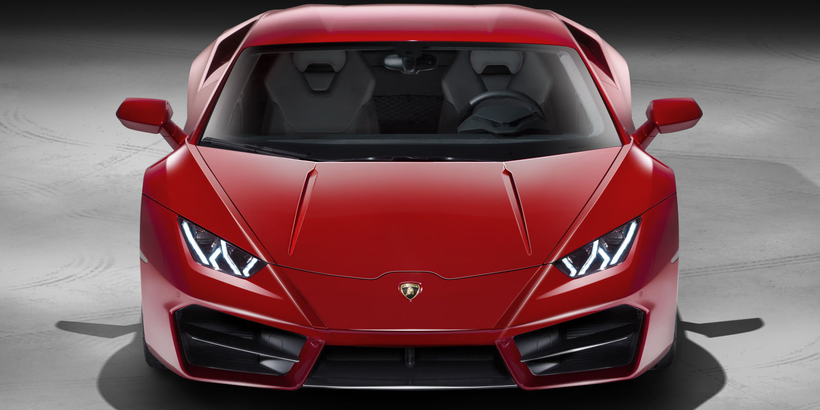 Větší nasávací otvory jsou poznávacím znamením zadokolky, Lamborghini Huracán LP580-2.