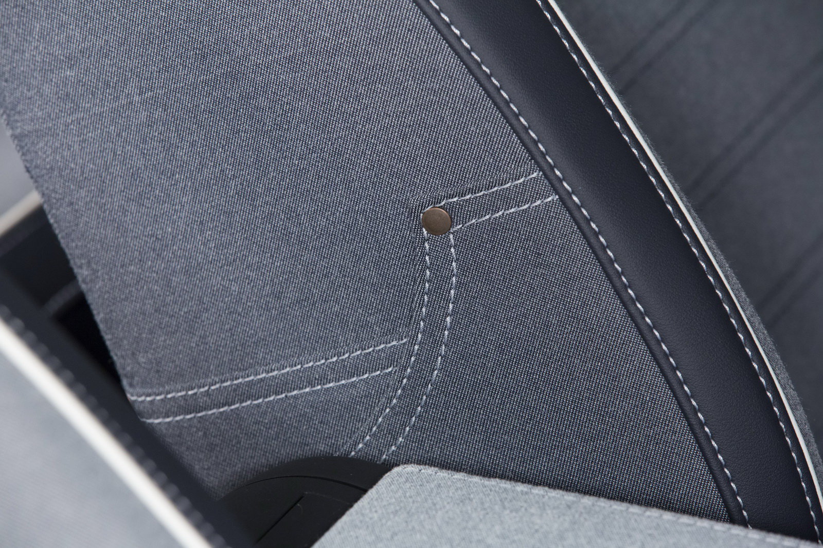 Čalounění sedadel připomíná džínovinu, Volkswagen Beetle Denim.