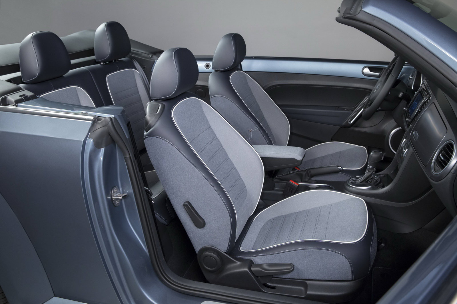 Čtyřmístný interiér kabrioletu, Volkswagen Beetle Denim.