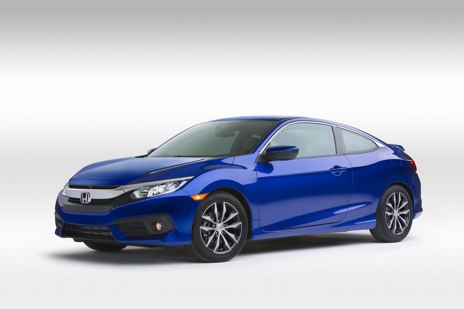 Desátá generace Civicu přijíždí také jako kupé, Honda Civic Coupé.