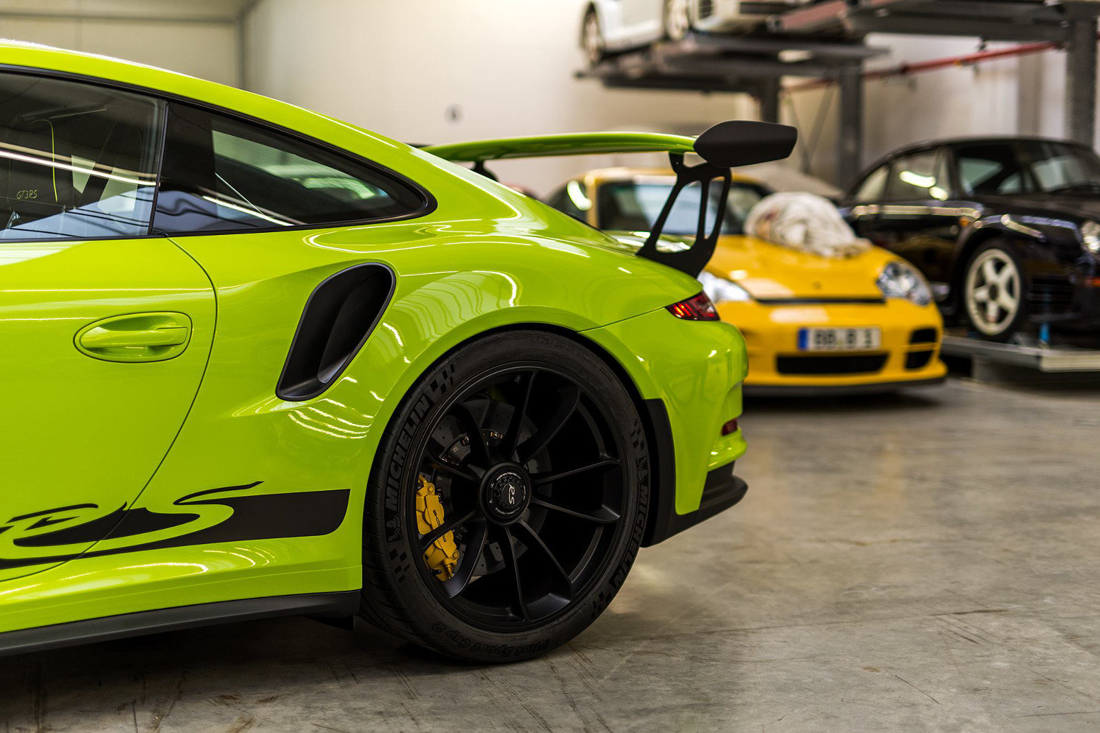 Novinkou jsou centrální matice, Porsche 911 GT3 RS