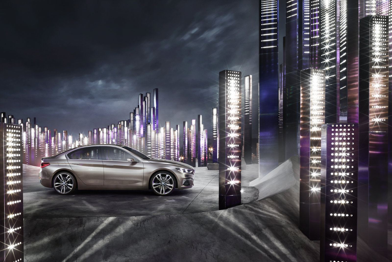 Elegantní profil podtrhují 20palcová kola, BMW Concept Compact Sedan.