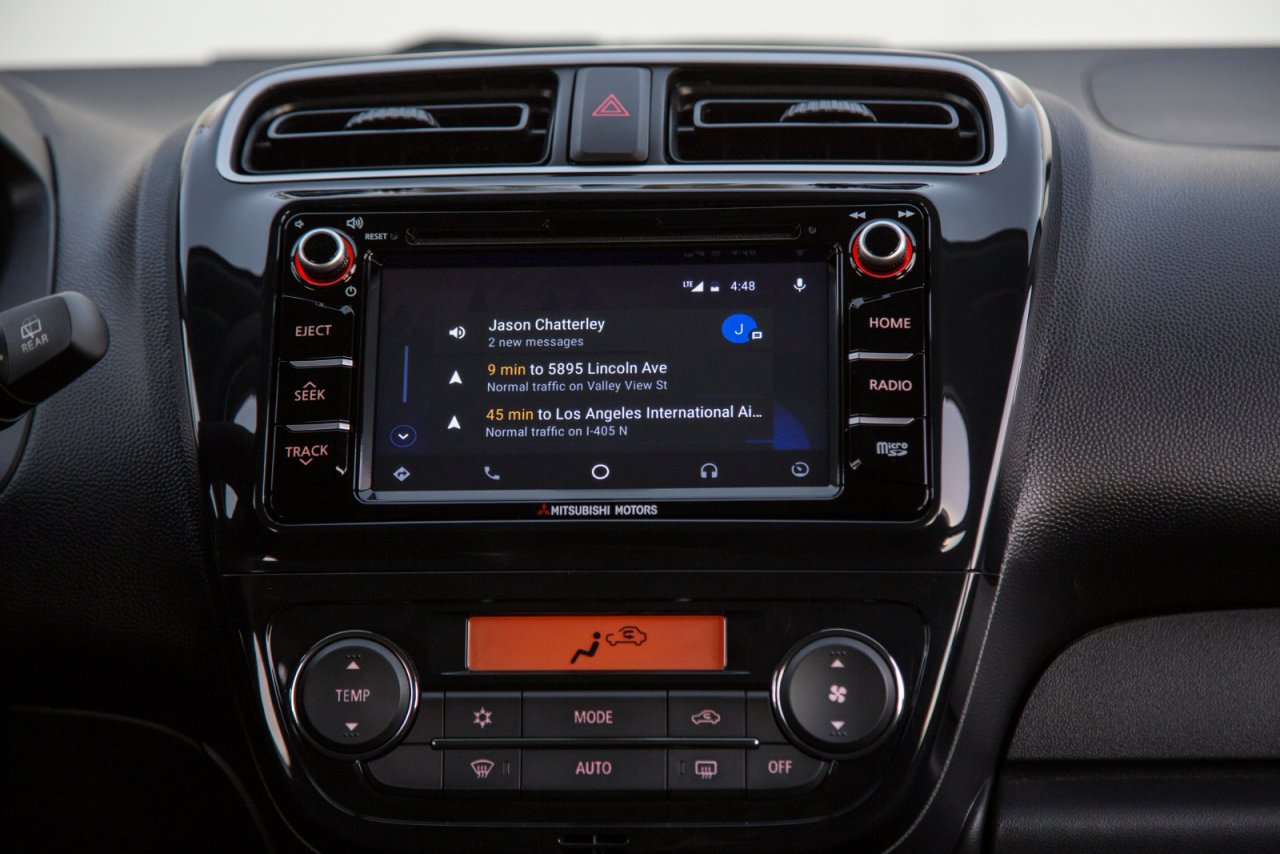 Nový infotainment podporuje Android Auto i Apple CarPlay, Mitsubishi Mirage.