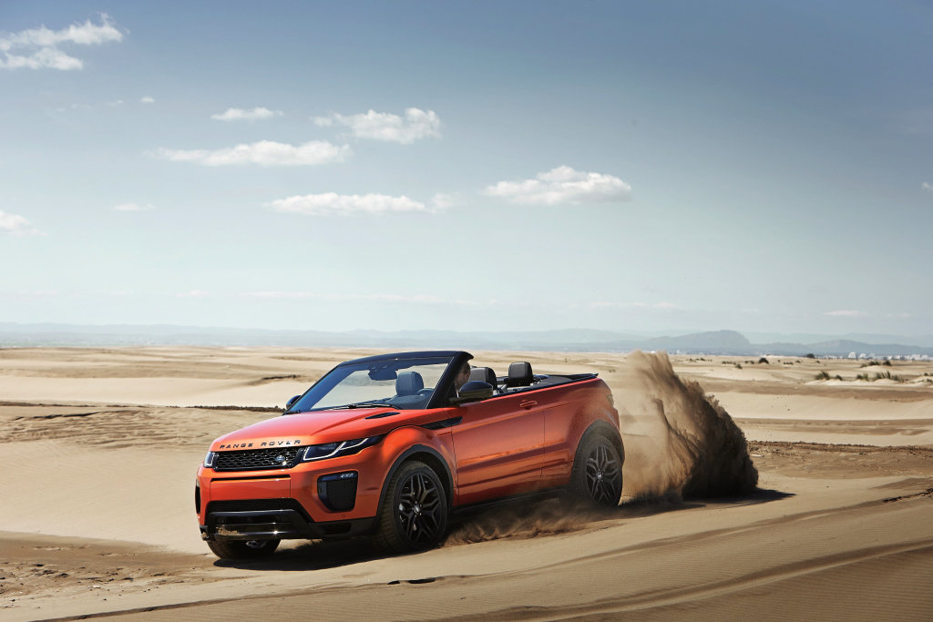 Pohon všech kol přijde vhod i v písku, Range Rover Evoque Cabriolet.