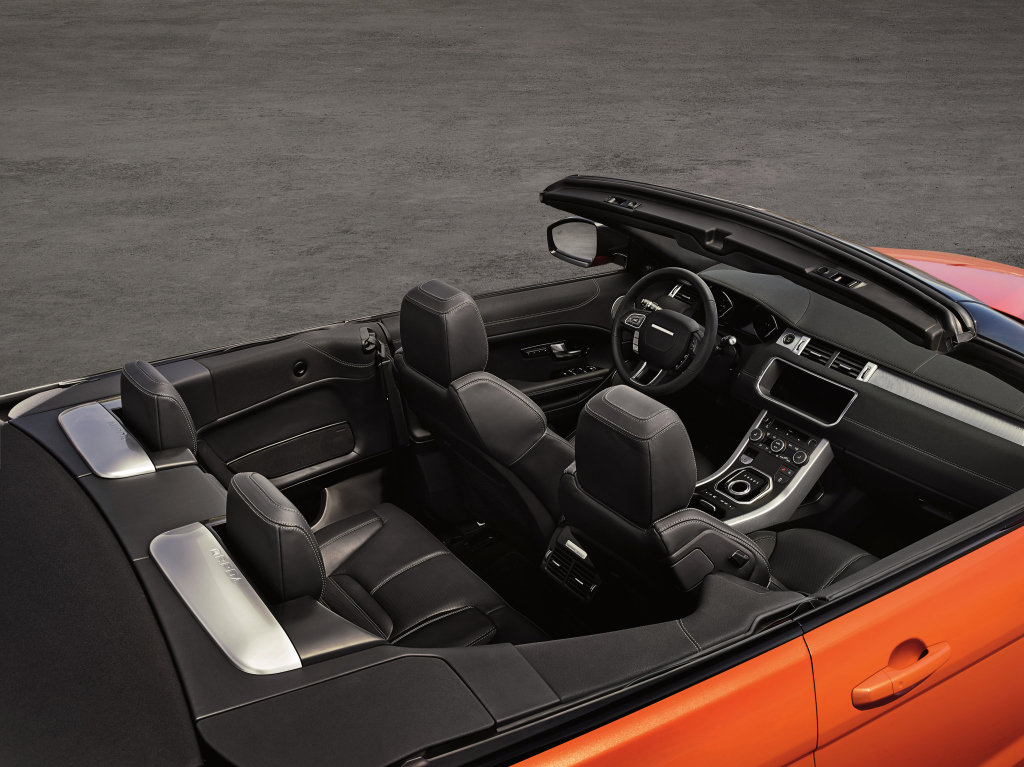 Interiér je čtyřmístný, Range Rover Evoque Cabriolet.