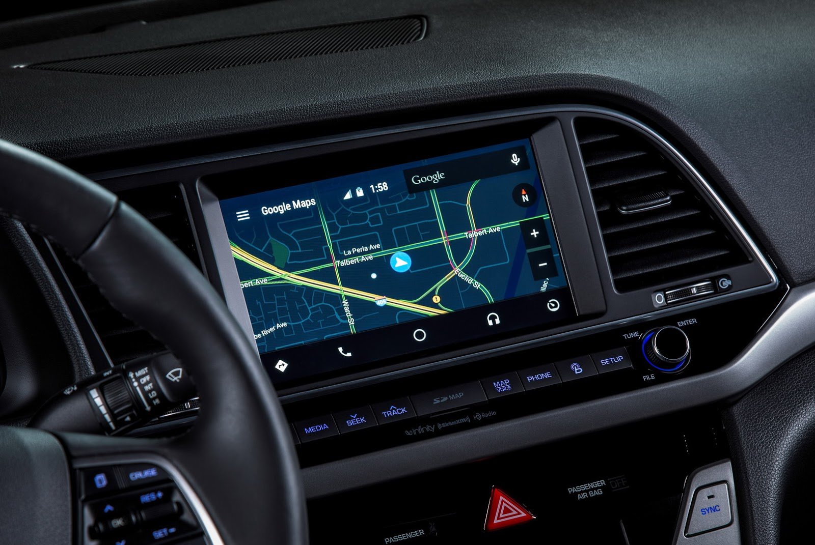 Multimediální systém má sedmi- nebo osmipalcovou obrazovku, Hyundai Elantra.