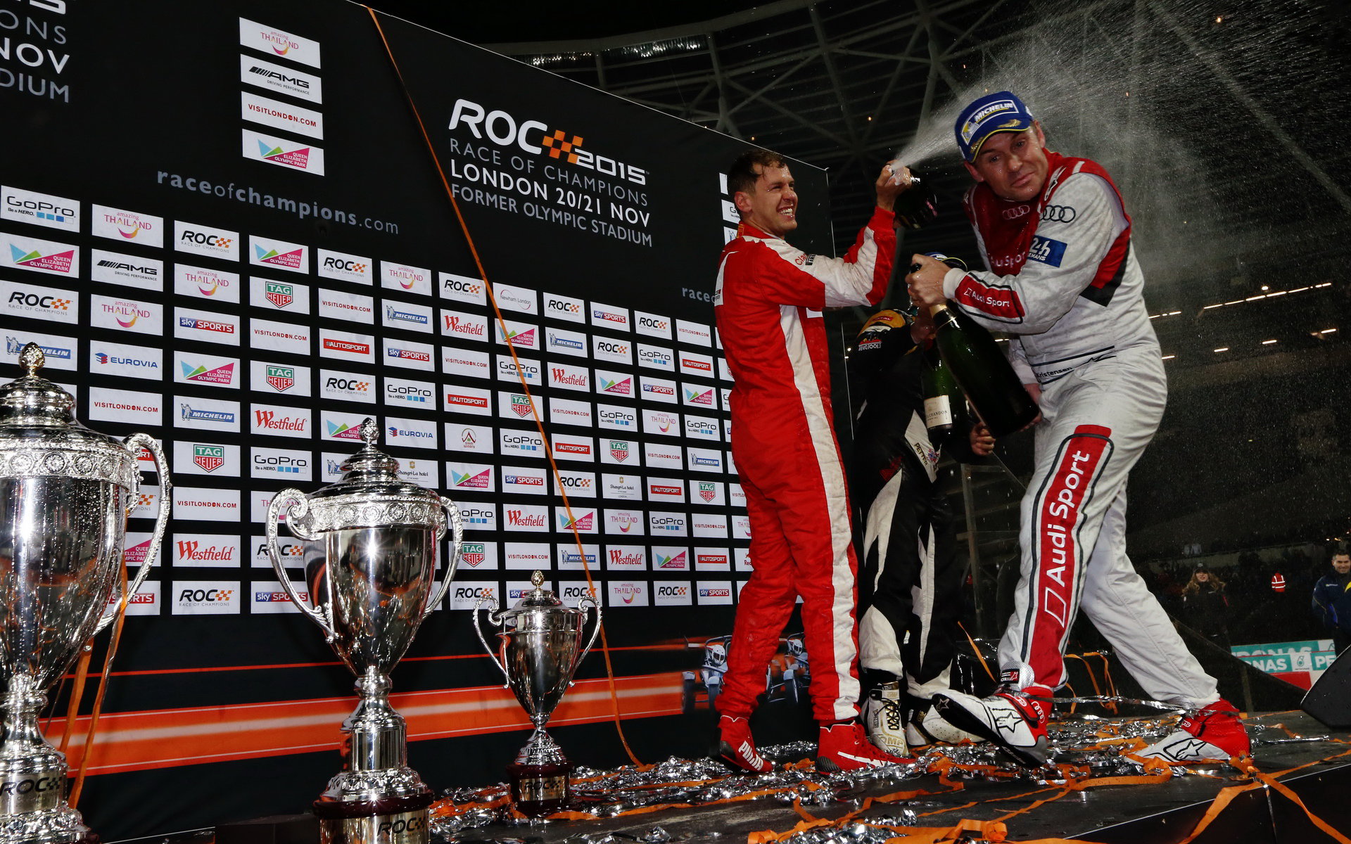 Sebastian Vettel a Tom Kristensen na podiu Race of champions