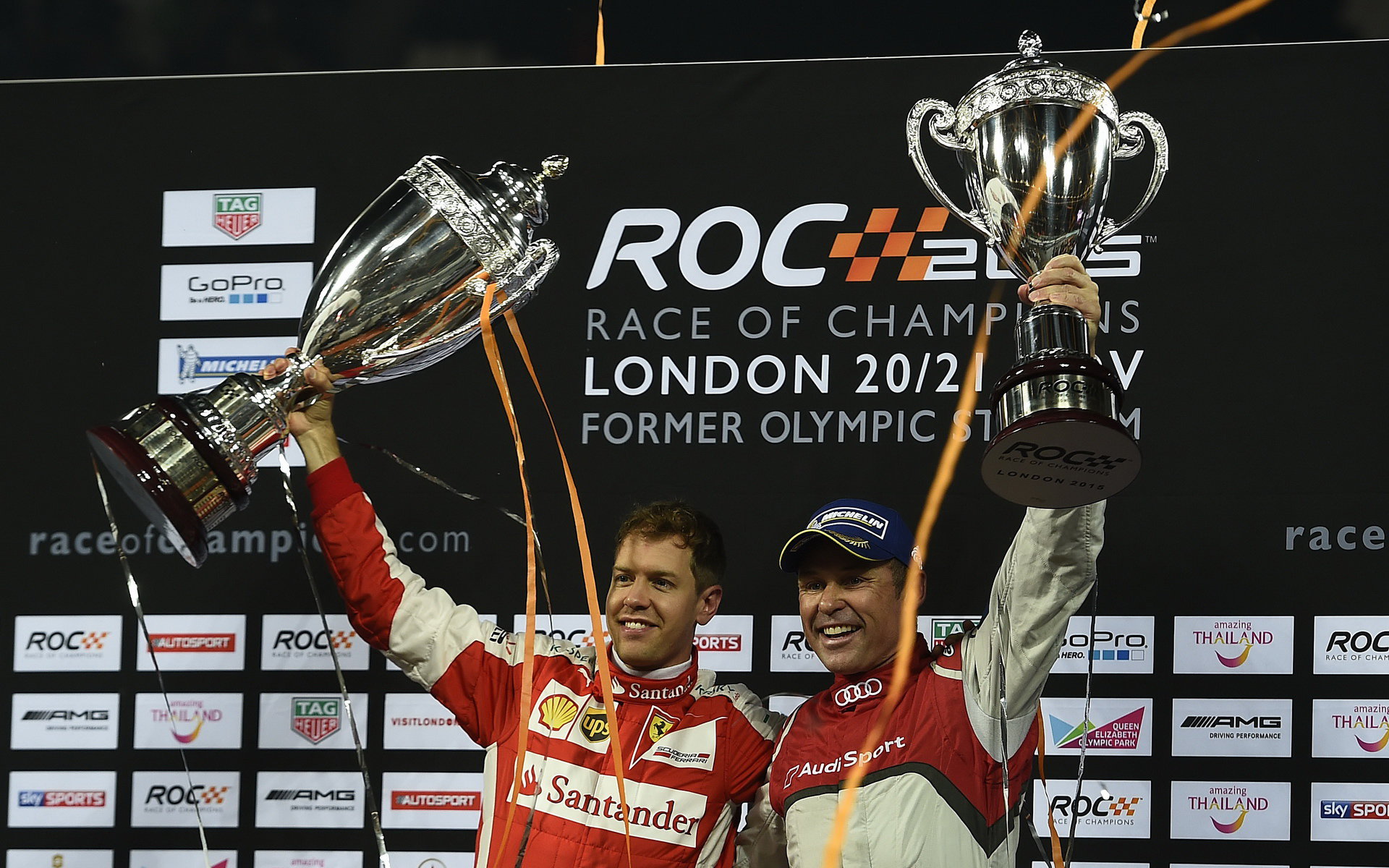 Sebastian Vettel a Tom Kristensen s trofejemi na Race of champions