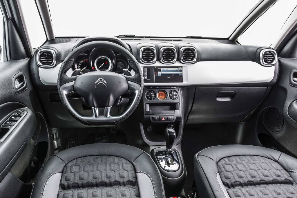 Hlavní novinkou jsou výdechy ventilace a multimediální systém, Citroën C3 Aircross.