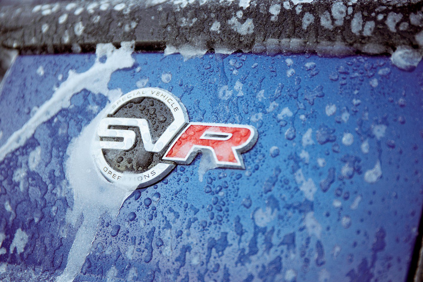 Range Rover Sport SVR na ledu