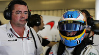 Eric Boullier a Fernando Alonso v Abú Zabí
