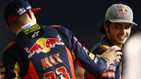 Max Verstappen a Carlos Sainz v Abú Zabí
