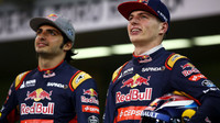 Max Verstappen a Carlos Sainz v Abú Zabí