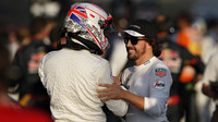 Button s Alonsem v Abú Zabí - v F1 se Buttonovi stále líbí