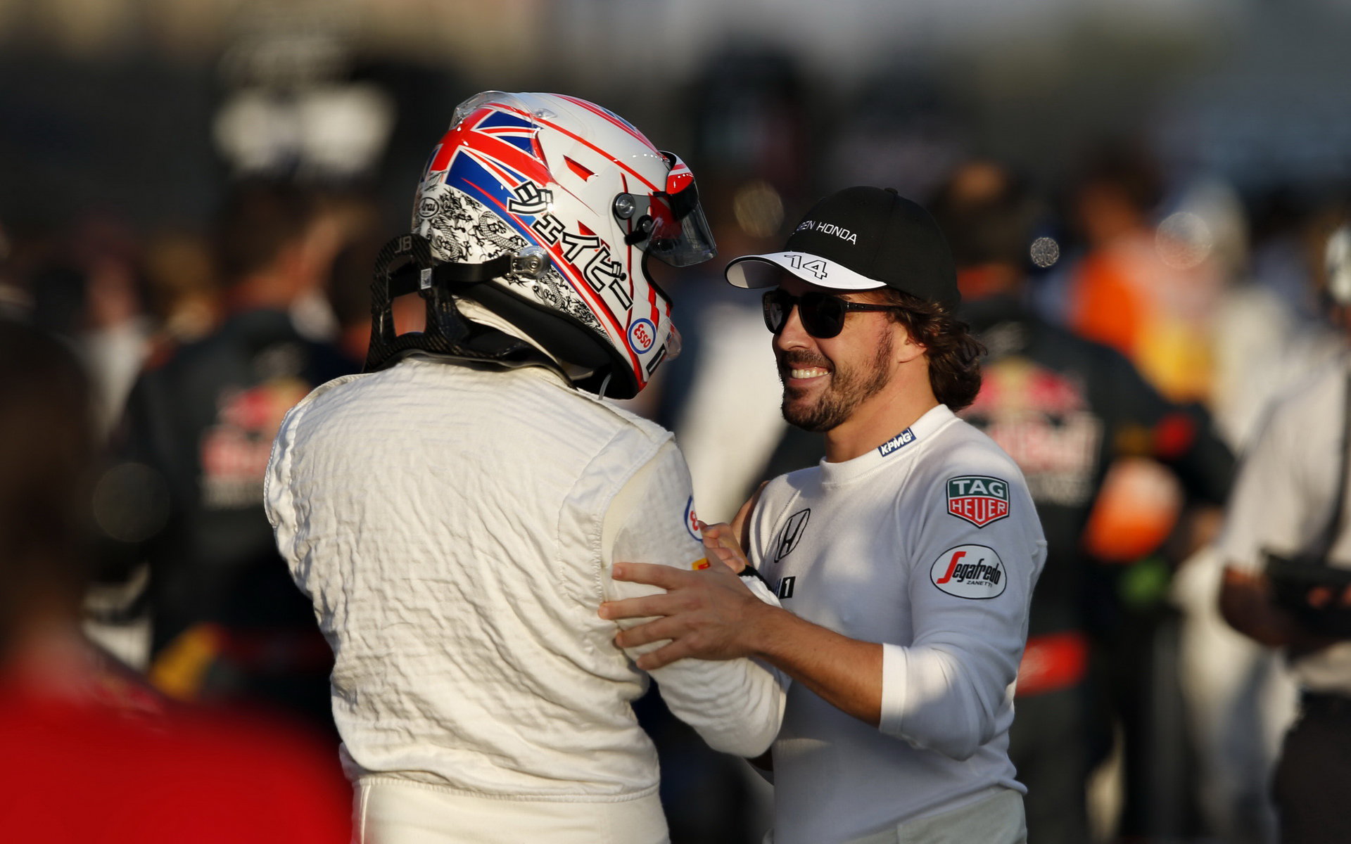 Button s Alonsem v Abú Zabí - v F1 se Buttonovi stále líbí