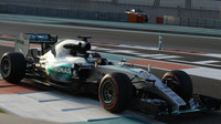 Pascal Wehrlein při Pirelli testech v Abú Zabí