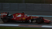 Kimi Räikkönen při Pirelli testech v Abú Zabí