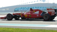 Sebastian Vettel při Pirelli testech v Abú Zabí