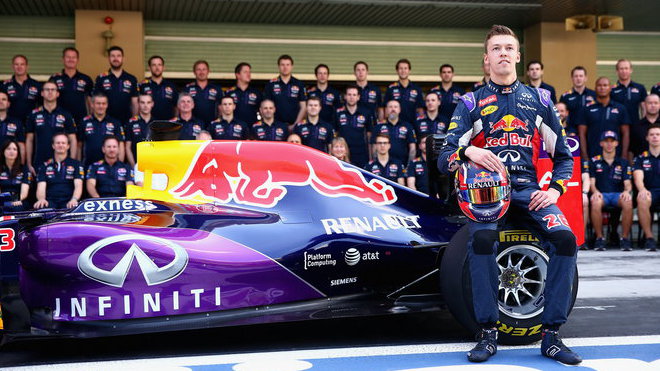 Red Bull po Mercedesu a Ferrari požadoval konkurenceschopný motor, jinak hrozil stažením svých týmů z F1