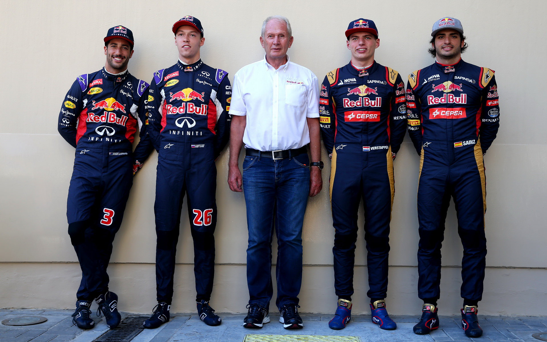 Daniel Ricciardo, Daniil Kvjat, Helmut Marko, Max Verstappen a Carlos Sainz v Abú Zabí