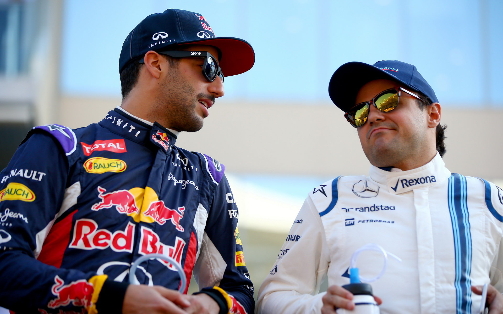 Daniel Ricciardo a Felipe Massa v Abú Zabí