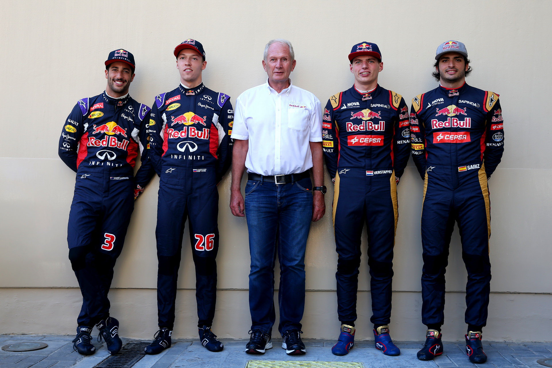 Daniel Ricciardo, Daniil Kvjat, Helmut Marko, Max Verstappen a Carlos Sainz v Abú Zabí
