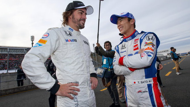 Fernando Alonso a Takluma Sato při Thanks Day na okruhu Twin Ring Motegi